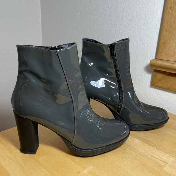 Andre Assous Made in Italy Patent Leather Booties Size 8 - Picture 2 of 7